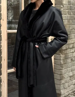 Двусторонняя модная дублёнка на запах из меха мериноса