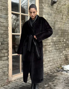 Двусторонняя модная дублёнка на запах из меха мериноса