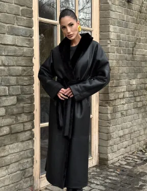 Двусторонняя модная дублёнка на запах из меха мериноса