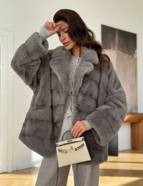 Короткая шуба с английским воротником в сером цвете