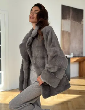 Короткая шуба с английским воротником в сером цвете