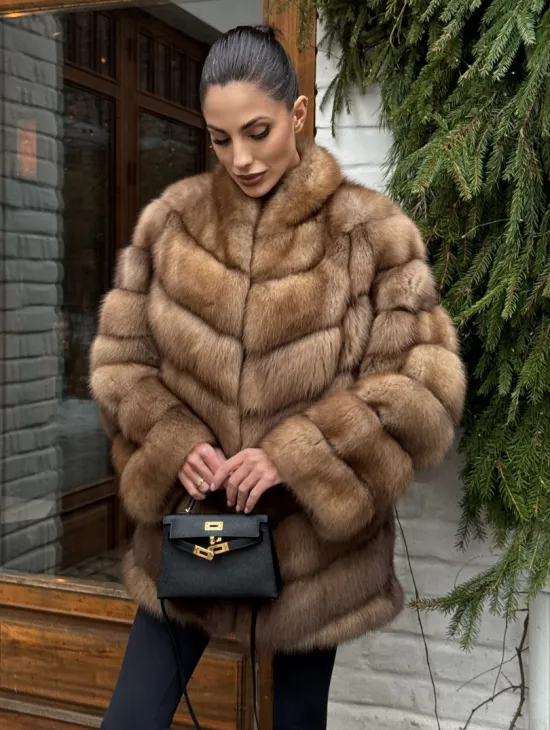 Полушубок из куницы с воротником V-образным