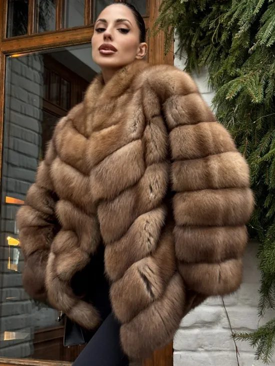 Полушубок из куницы с воротником V-образным