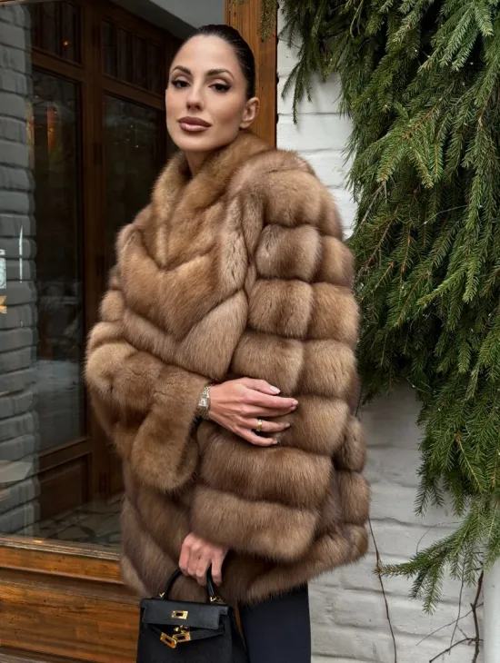 Полушубок из куницы с воротником V-образным