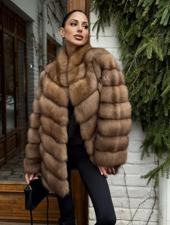 Полушубок из куницы с воротником V-образным