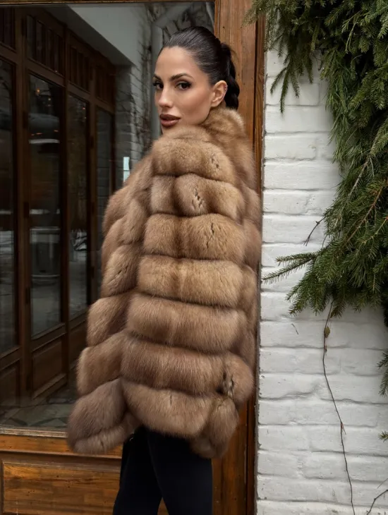 Полушубок из куницы с воротником V-образным