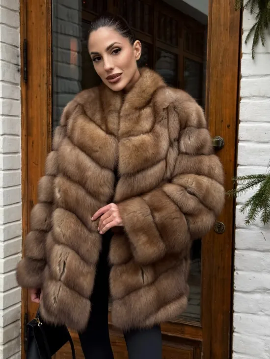 Полушубок из куницы с воротником V-образным