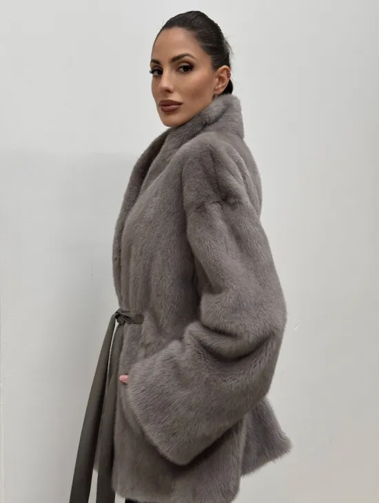 Норковый полушубок кимоно с V-образным воротником в сером цвете