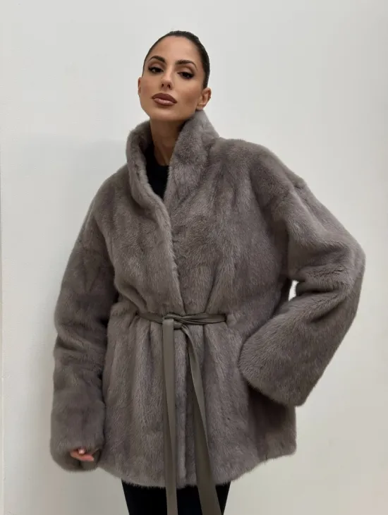 Норковый полушубок кимоно с V-образным воротником в сером цвете