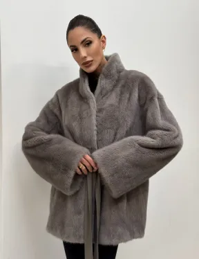 Норковый полушубок кимоно с V-образным воротником в сером цвете