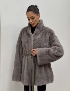 Норковый полушубок кимоно с V-образным воротником в сером цвете