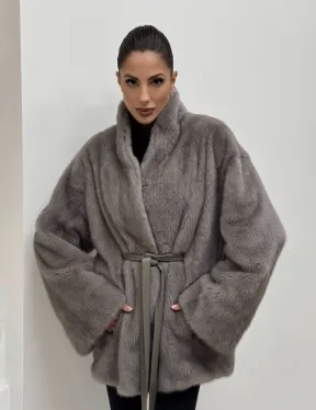 Норковый полушубок кимоно с V-образным воротником в сером цвете