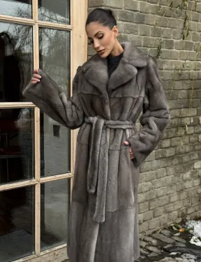 Прямая норковая шуба Luxury Line с меховым поясом и шлицами по бокам