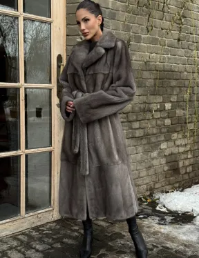 Прямая норковая шуба Luxury Line с меховым поясом и шлицами по бокам