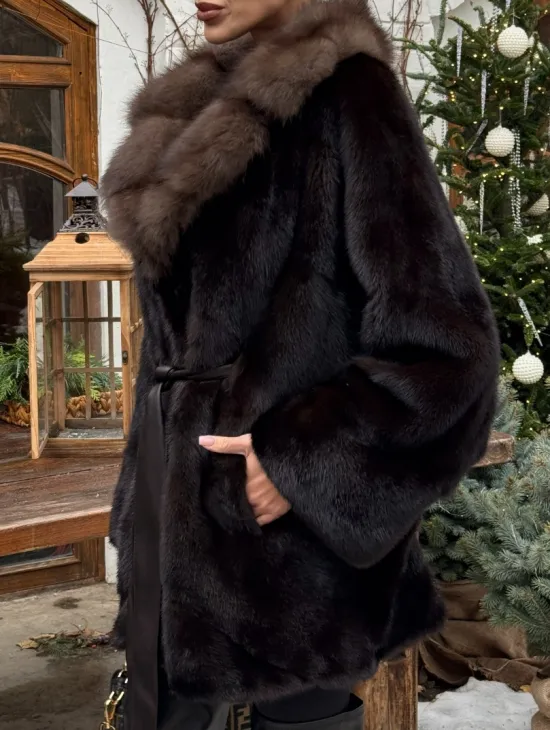 Норковый полушубок Mahogany с воротником из меха куницы - Летучая мышь