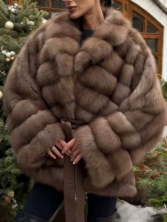 Полушубок оверсайз из меха куницы с английским воротником