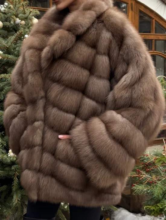Полушубок оверсайз из меха куницы с английским воротником