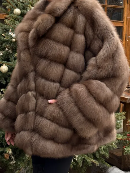 Полушубок оверсайз из меха куницы с английским воротником