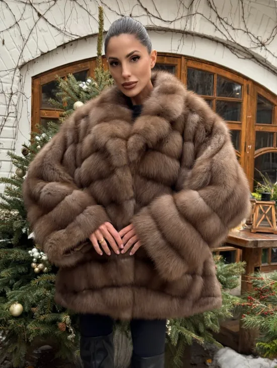 Полушубок оверсайз из меха куницы с английским воротником