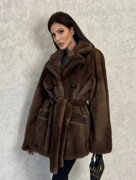 Шикарный норковый жакет с английским воротником и накладными карманами в цвете соболь