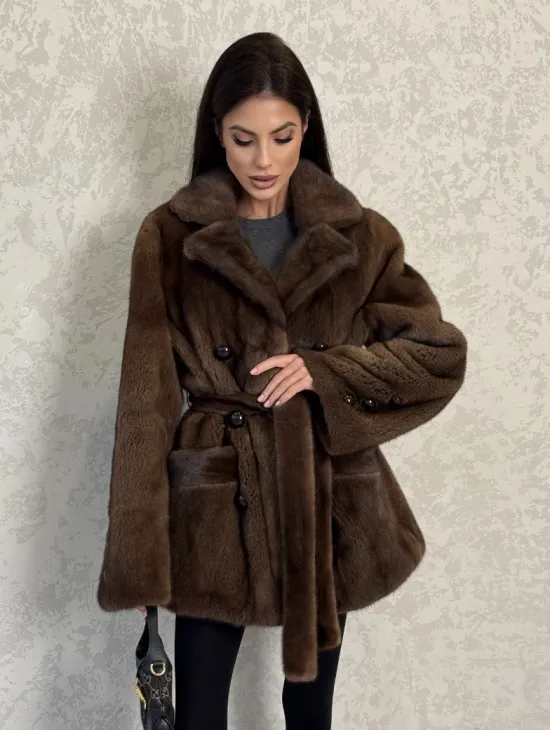 Шикарный норковый жакет с английским воротником и накладными карманами в цвете соболь