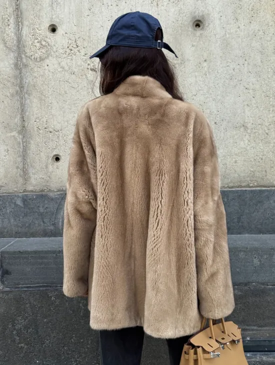 Норковый жакет в натуральном цвете пастель с V-образным воротником