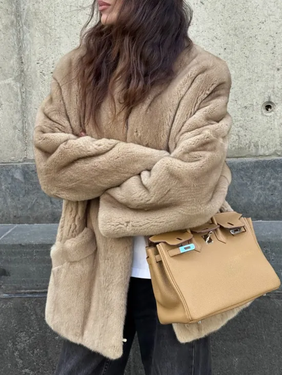 Норковый жакет в натуральном цвете пастель с V-образным воротником