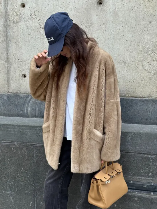 Норковый жакет в натуральном цвете пастель с V-образным воротником