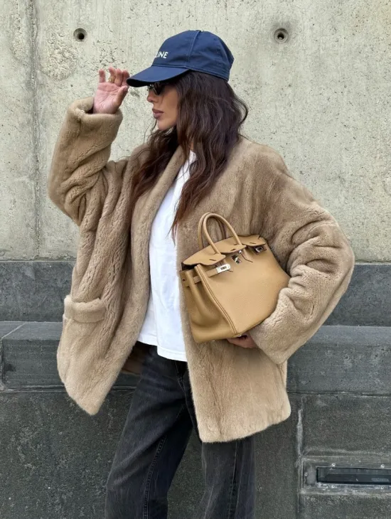 Норковый жакет в натуральном цвете пастель с V-образным воротником