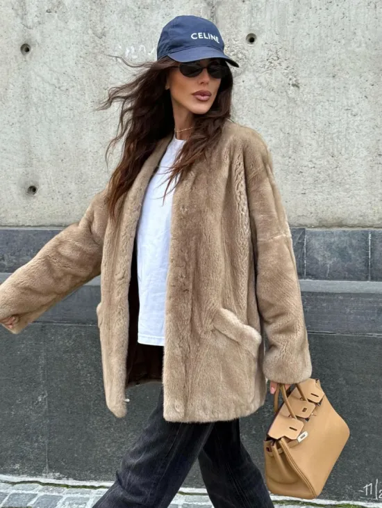 Норковый жакет в натуральном цвете пастель с V-образным воротником