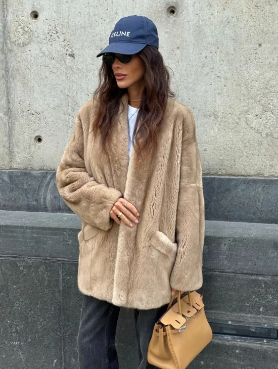 Норковый жакет в натуральном цвете пастель с V-образным воротником