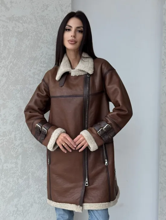 Удлиненная дубленка авиатор в коричневом цвете - винтажный стиль