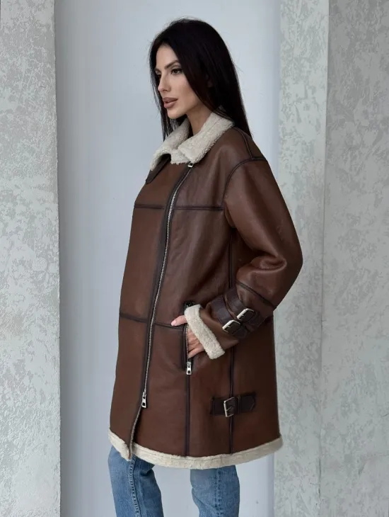 Удлиненная дубленка авиатор в коричневом цвете - винтажный стиль