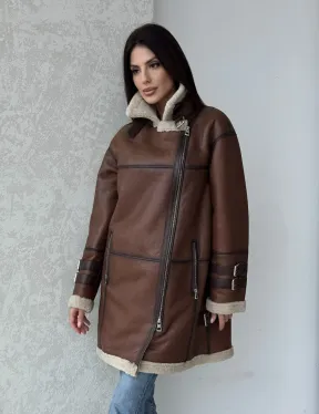 Удлиненная дубленка авиатор в коричневом цвете - винтажный стиль