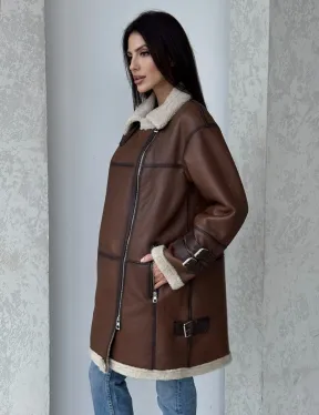 Удлиненная дубленка авиатор в коричневом цвете - винтажный стиль