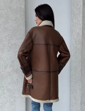 Удлиненная дубленка авиатор в коричневом цвете - винтажный стиль