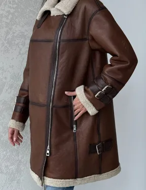 Удлиненная дубленка авиатор в коричневом цвете - винтажный стиль