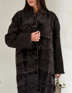 Шуба длинная из меха каракульчи в натурально-коричневом цвете