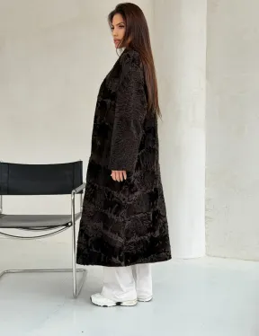 Шуба длинная из меха каракульчи в натурально-коричневом цвете