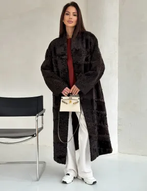 Шуба длинная из меха каракульчи в натурально-коричневом цвете