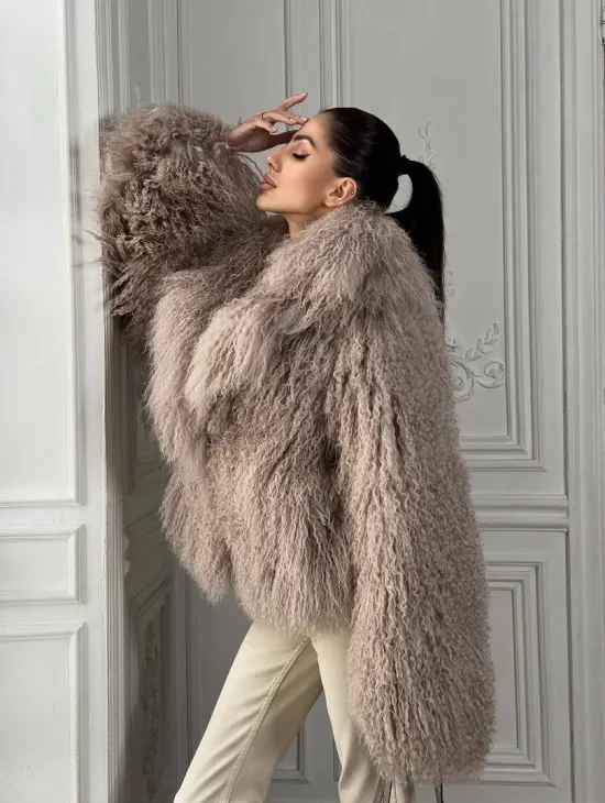 Шуба из меха ламы «Пломбир» с английским воротником