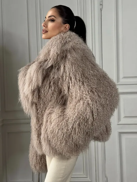 Шуба из меха ламы «Пломбир» с английским воротником