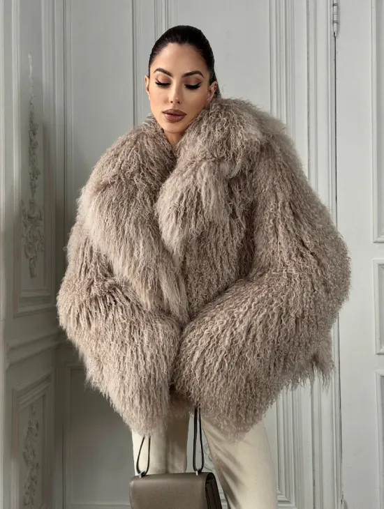 Шуба из меха ламы «Пломбир» с английским воротником
