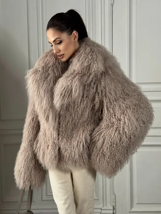 Шуба из меха ламы «Пломбир» с английским воротником