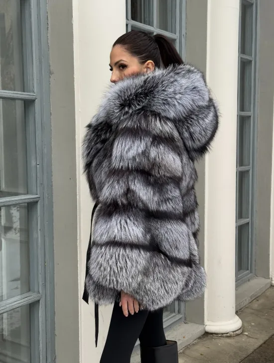 Шуба - пончо из чернобурки с капюшоном
