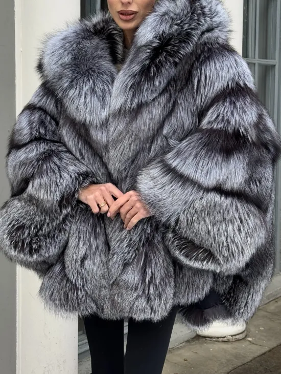 Шуба - пончо из чернобурки с капюшоном