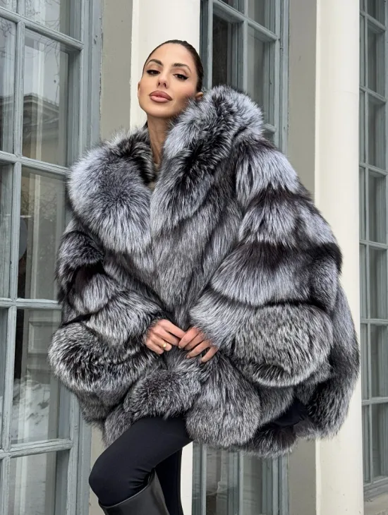 Шуба - пончо из чернобурки с капюшоном