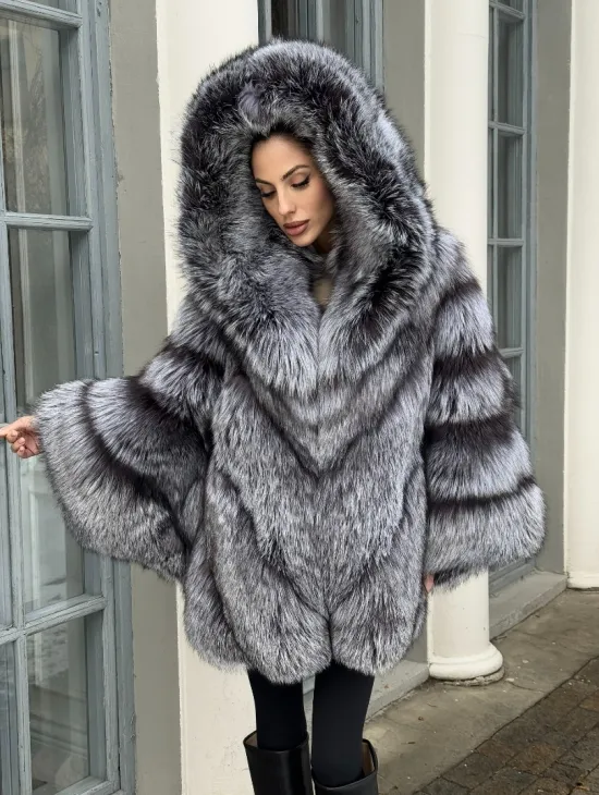Шуба - пончо из чернобурки с капюшоном