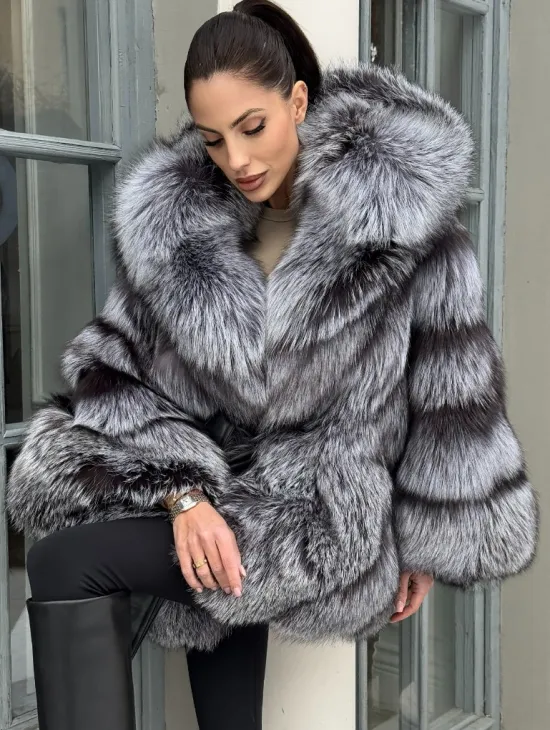 Шуба - пончо из чернобурки с капюшоном