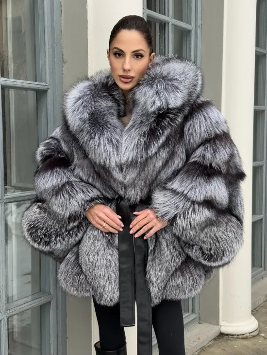 Шуба - пончо из чернобурки с капюшоном